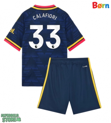 Arsenal Riccardo Calafiori #33 Replika Babytøj Udebanesæt Børn 2026-27 Kortærmet (+ Korte bukser)